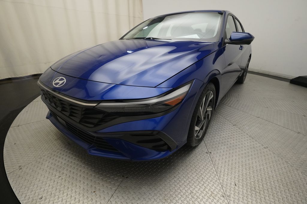 2024 Hyundai Elantra Limited - Photo 12
