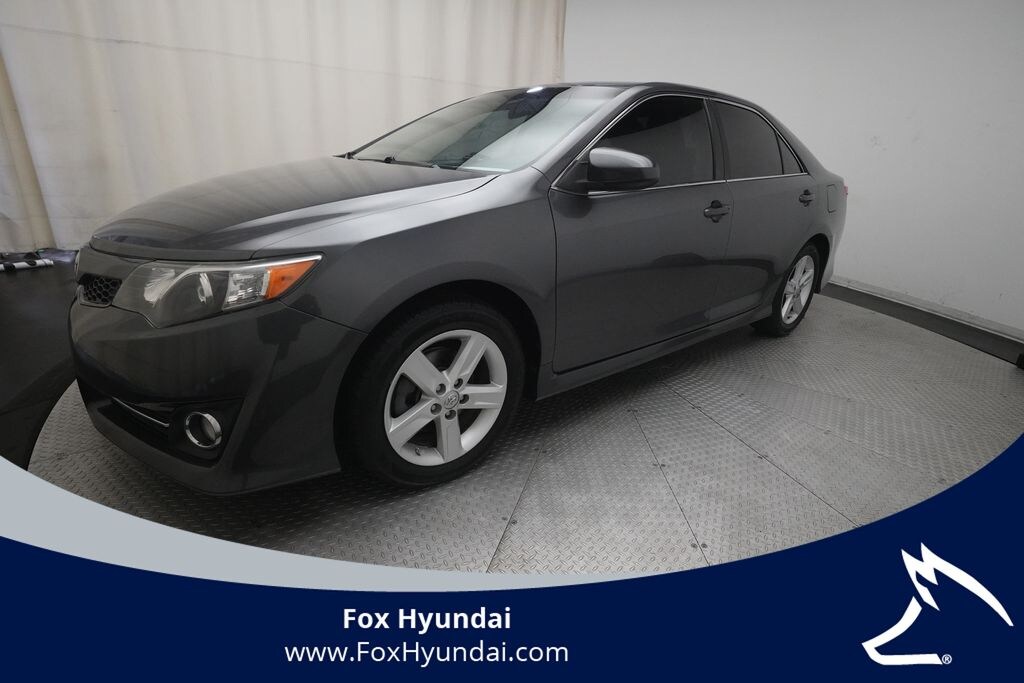 Used 2014 Toyota Camry SE Sedan