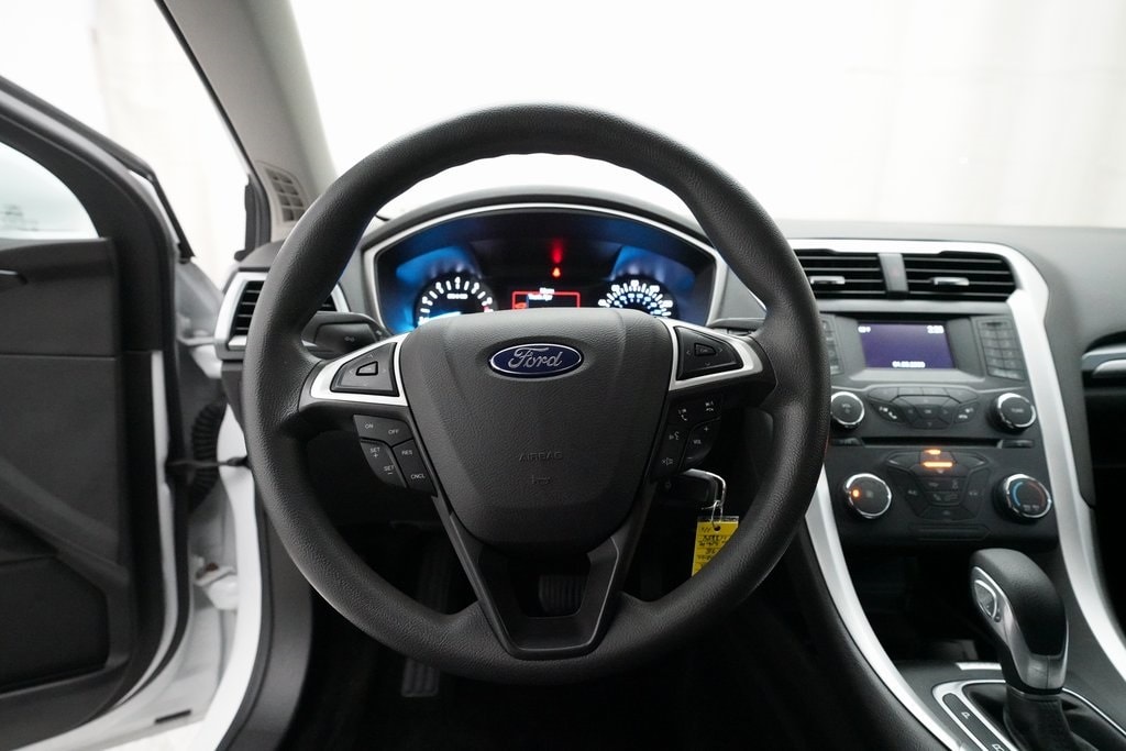 Used 2016 Ford Fusion SE Sedan