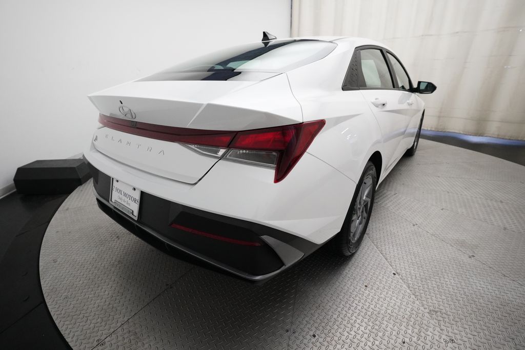 2024 Hyundai Elantra SEL - Photo 13