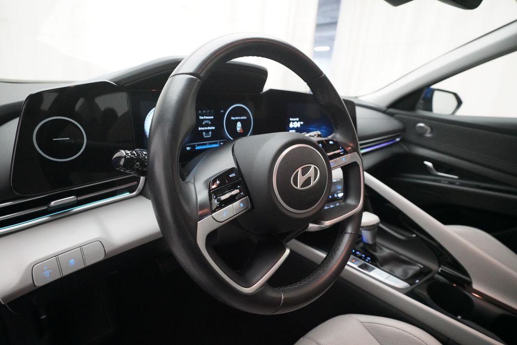 2024 Hyundai Elantra Limited - Photo 8