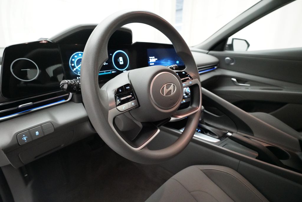 2024 Hyundai Elantra SEL - Photo 8