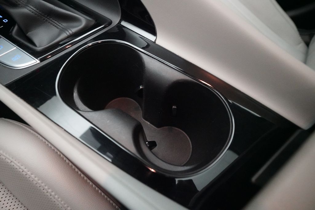 2024 Hyundai Elantra Limited - Photo 16