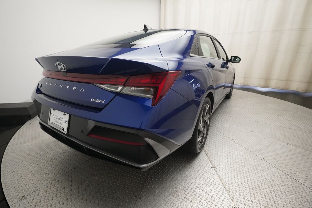 2024 Hyundai Elantra Limited - Photo 13
