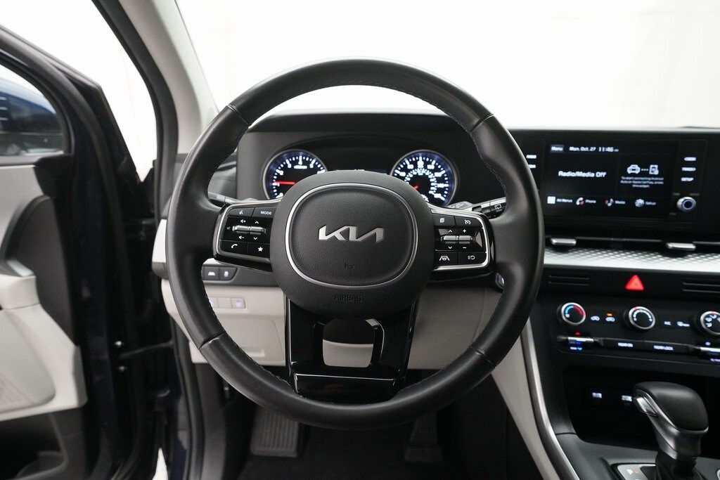 2024 Kia Carnival LX photo 4