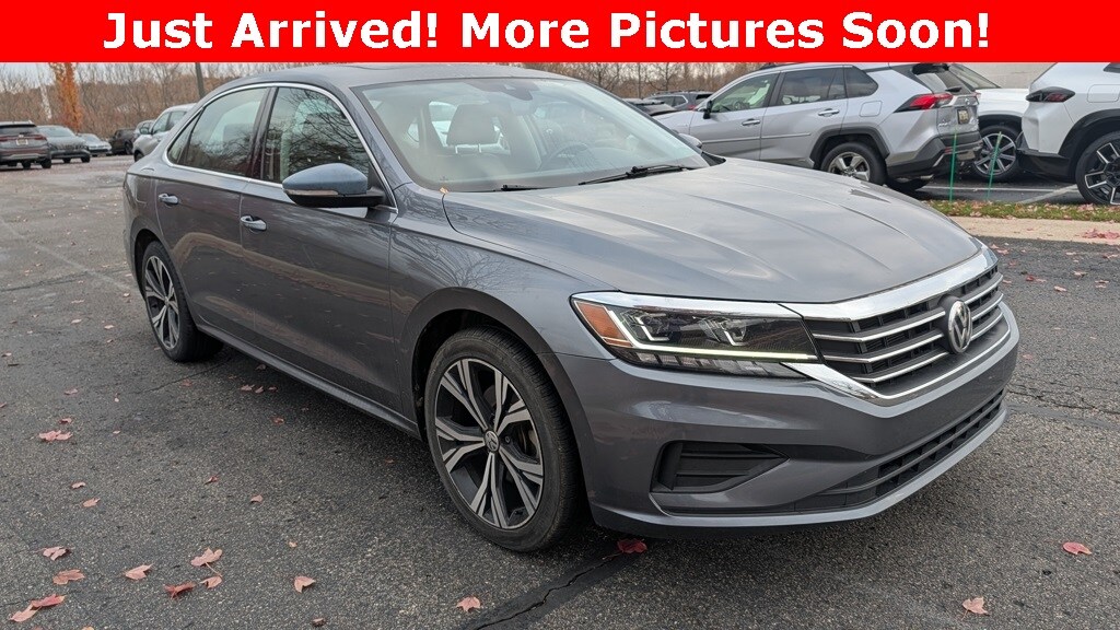 2022 Volkswagen Passat 2.0T SE photo 4