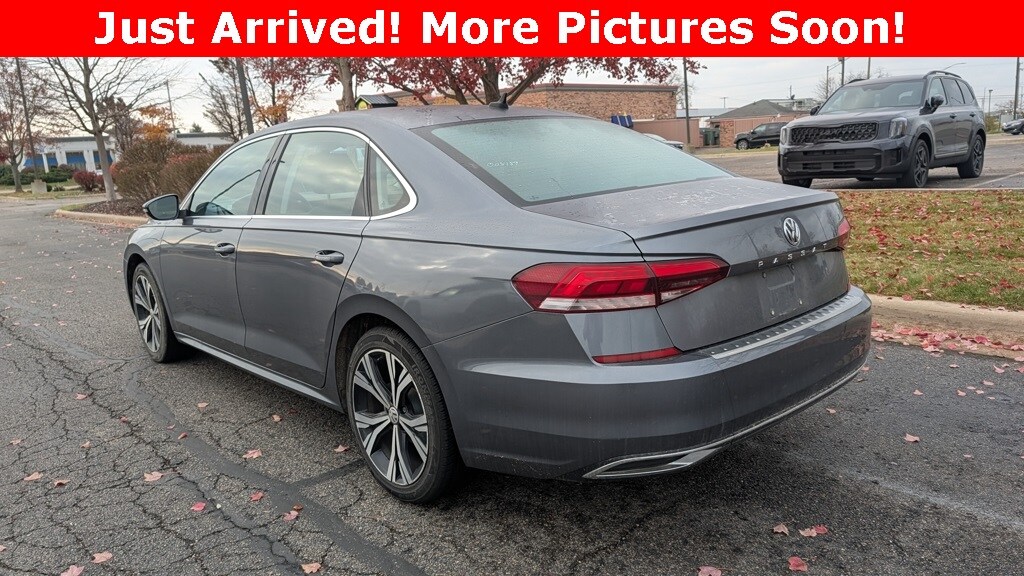 2022 Volkswagen Passat 2.0T SE photo 2