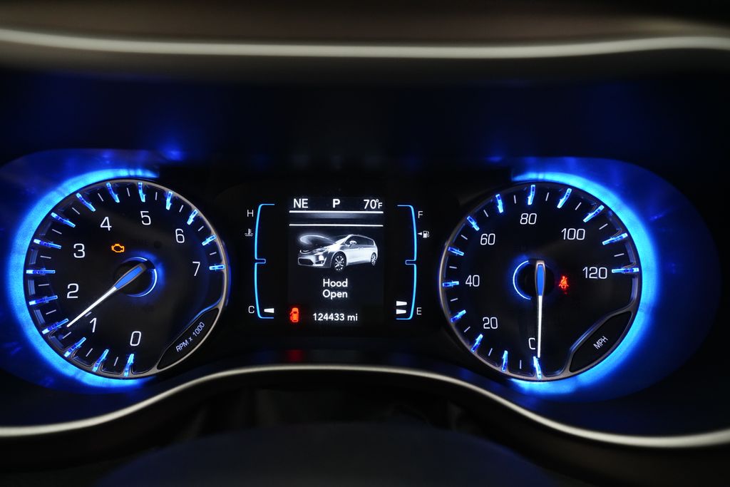 Used 2018 Chrysler Pacifica Touring L with VIN 2C4RC1BGXJR317922 for sale in Kentwood, MI