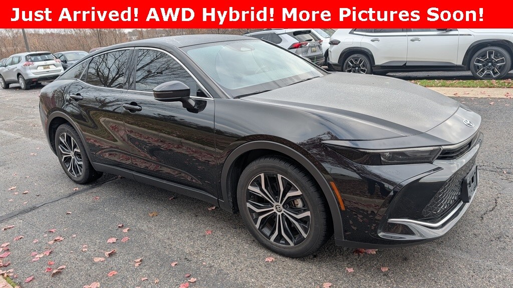 2023 Toyota Crown XLE photo 3