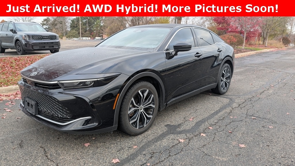 2023 Toyota Crown XLE's photo