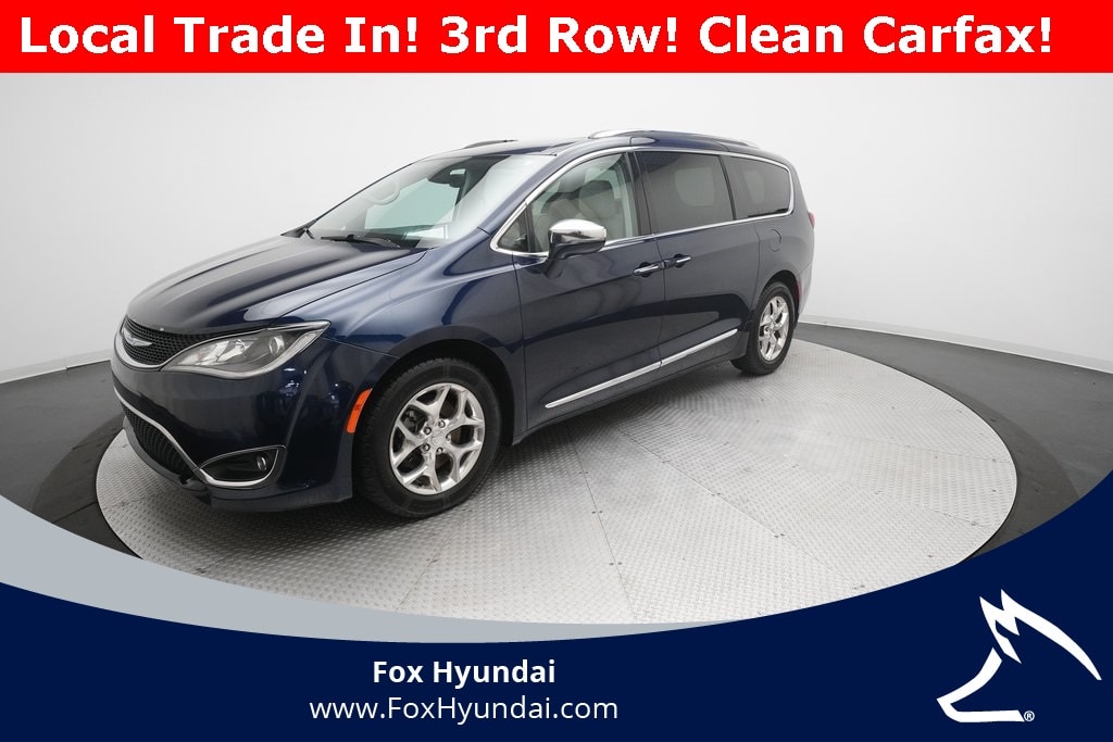 2018 Chrysler Pacifica Limited's photo