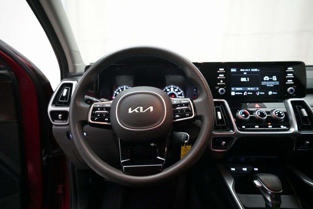 2022 Kia Sorento LX photo 4
