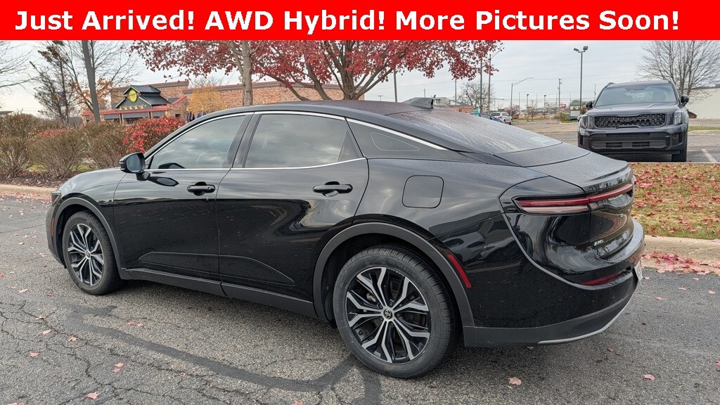 2023 Toyota Crown XLE photo 2