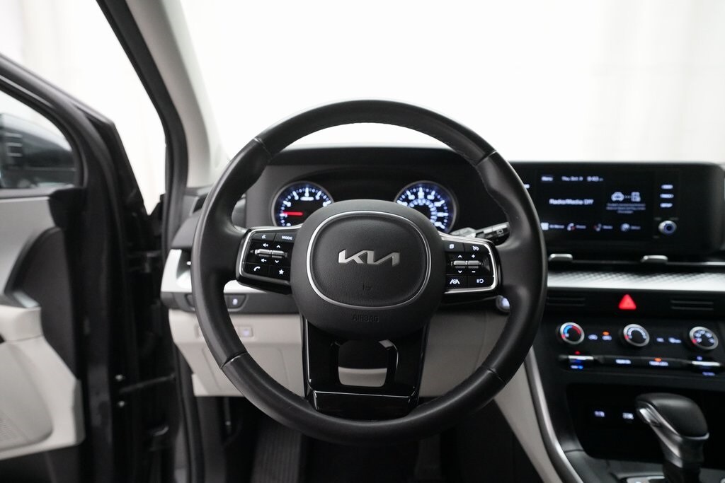 2024 Kia Carnival LX photo 4