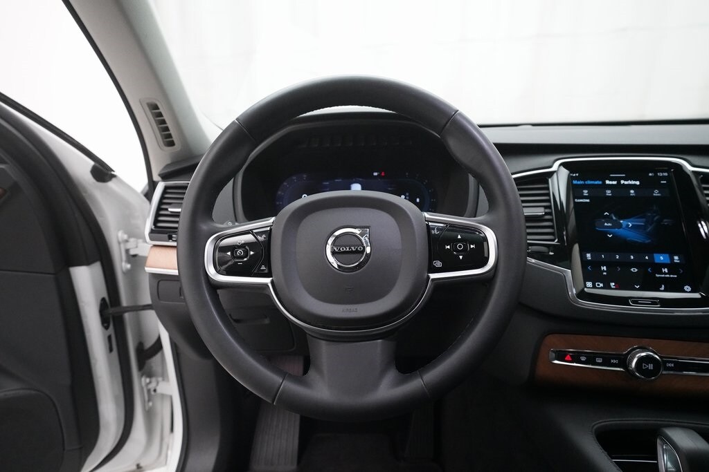 2023 Volvo XC90 B5 AWD Plus photo 4