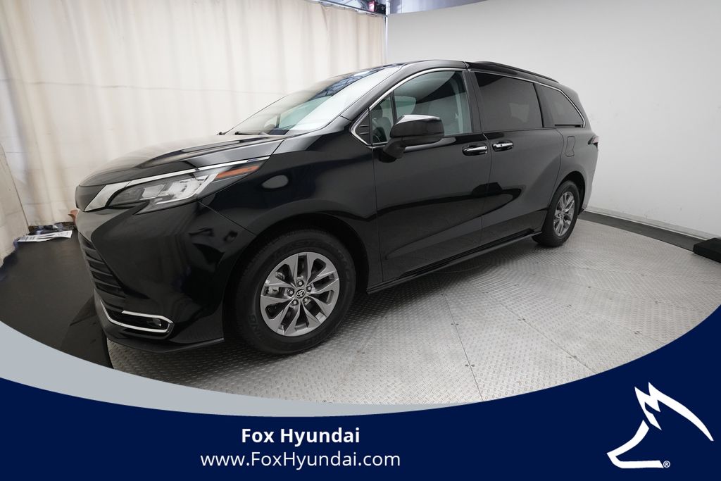 2023 Toyota Sienna XLE