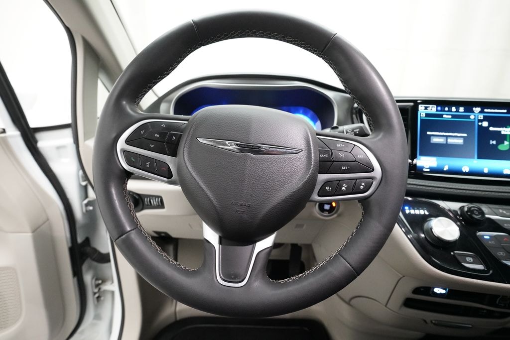 Used 2022 Chrysler Pacifica Touring L Van Passenger Van