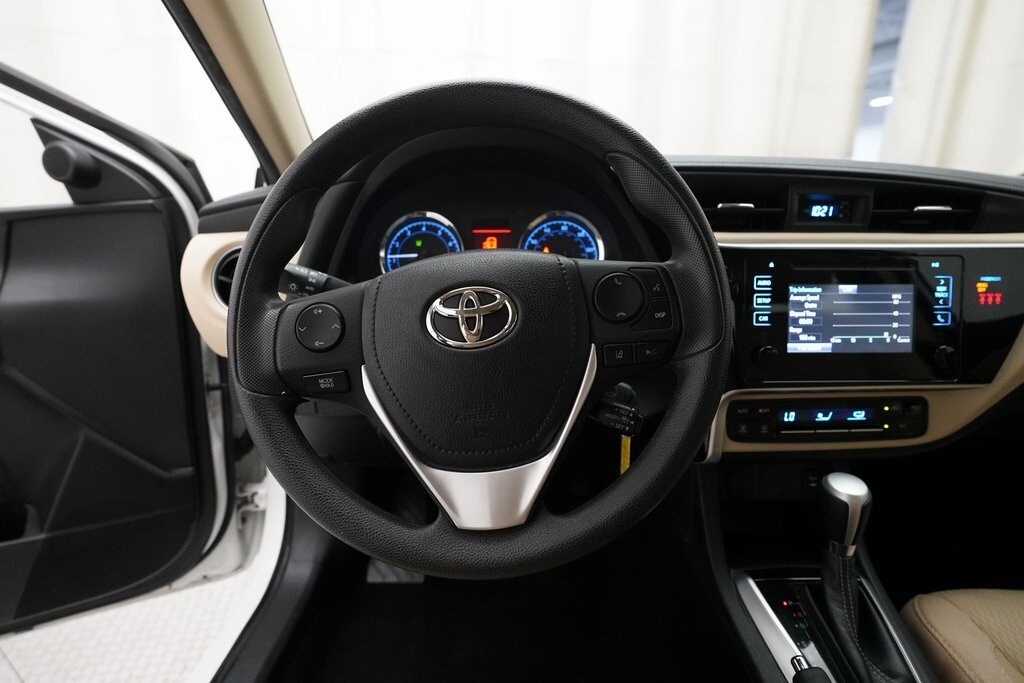 2018 Toyota Corolla LE photo 2