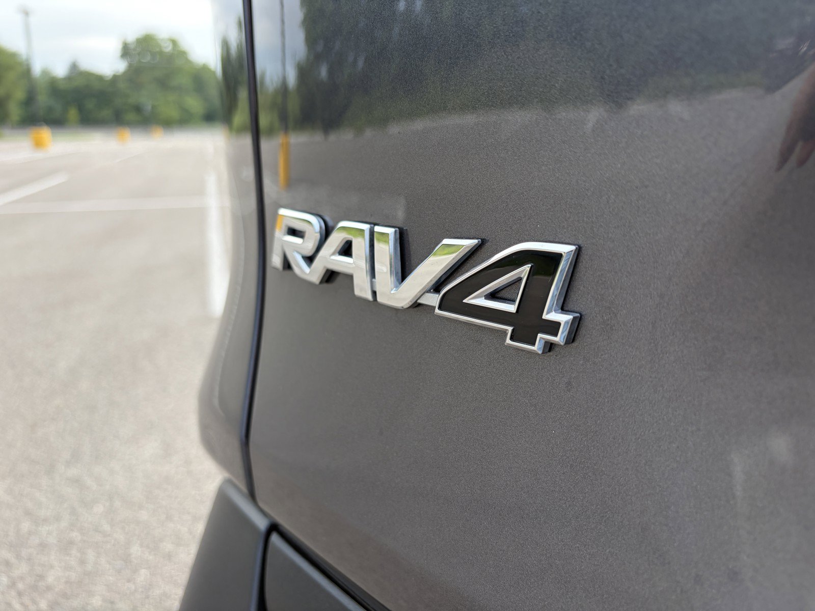 2025 Toyota RAV4 XLE - Photo 31