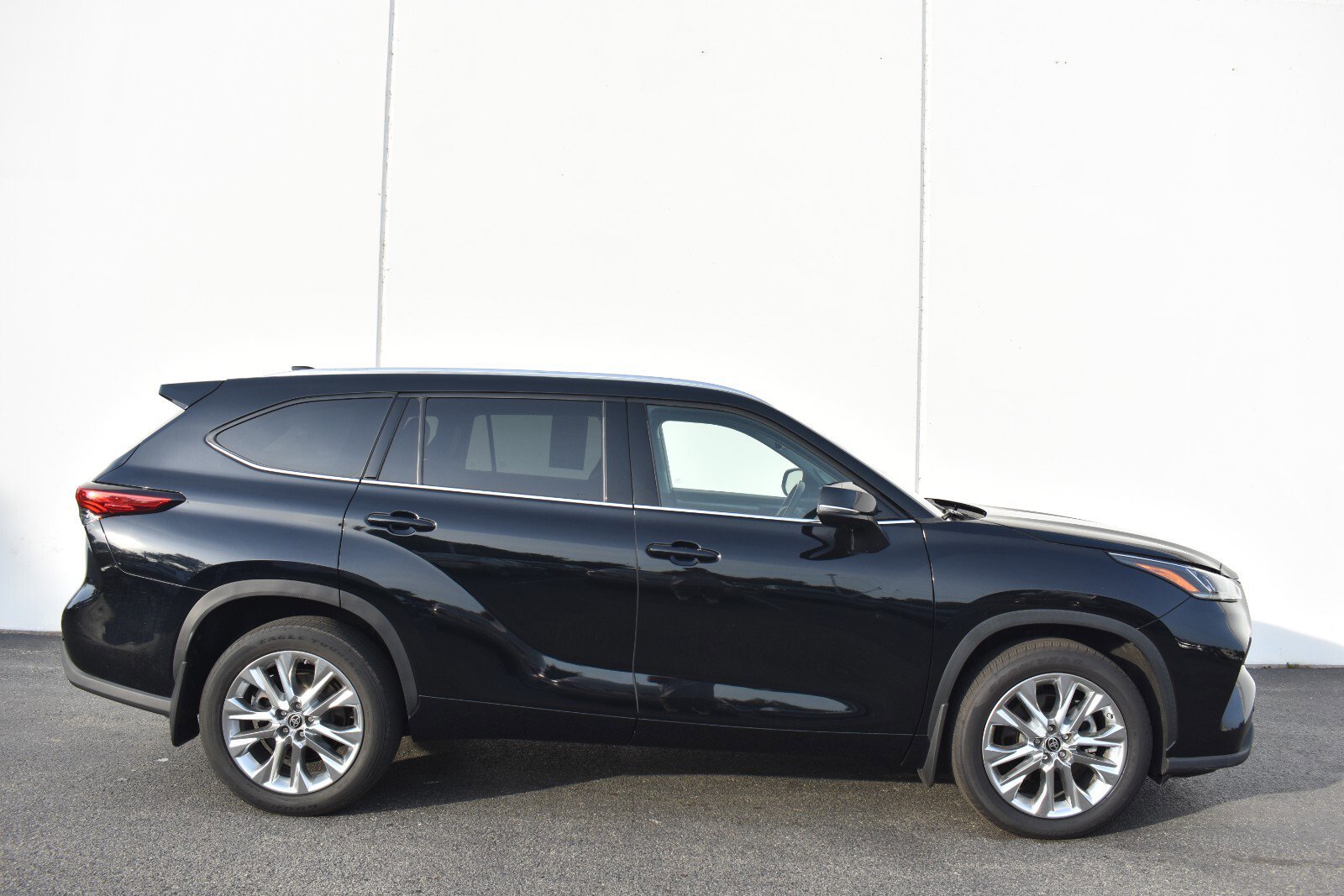 Used 2021 Toyota Highlander Limited with VIN 5TDDZRBH4MS096457 for sale in Fox Lake, IL