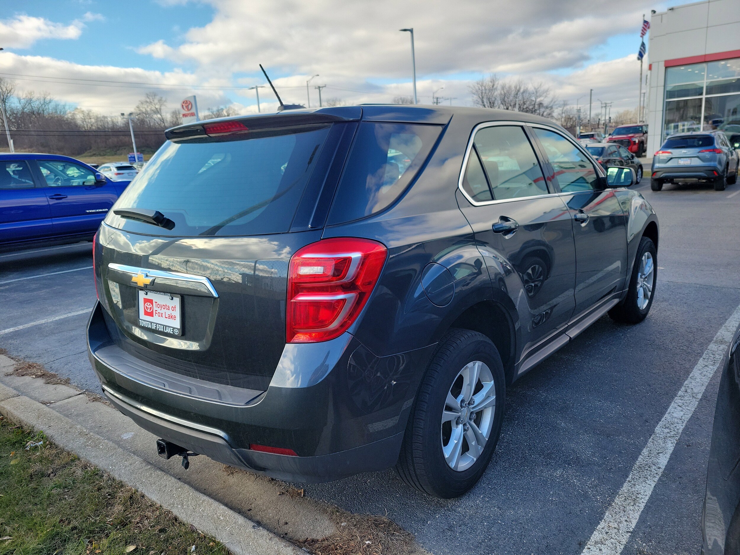 2017 Chevrolet Equinox LS photo 2