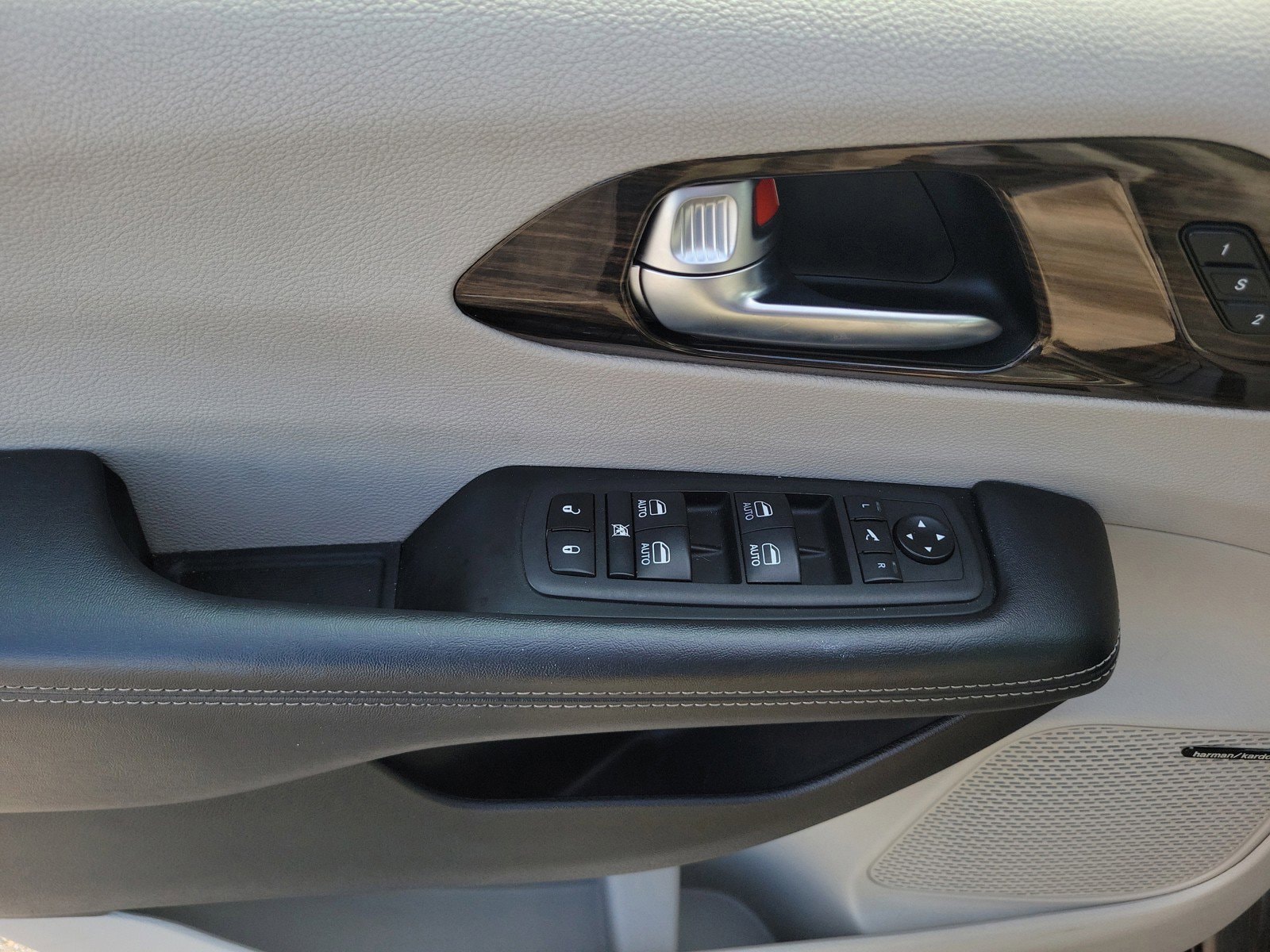 2021 Chrysler Pacifica Limited - Photo 22
