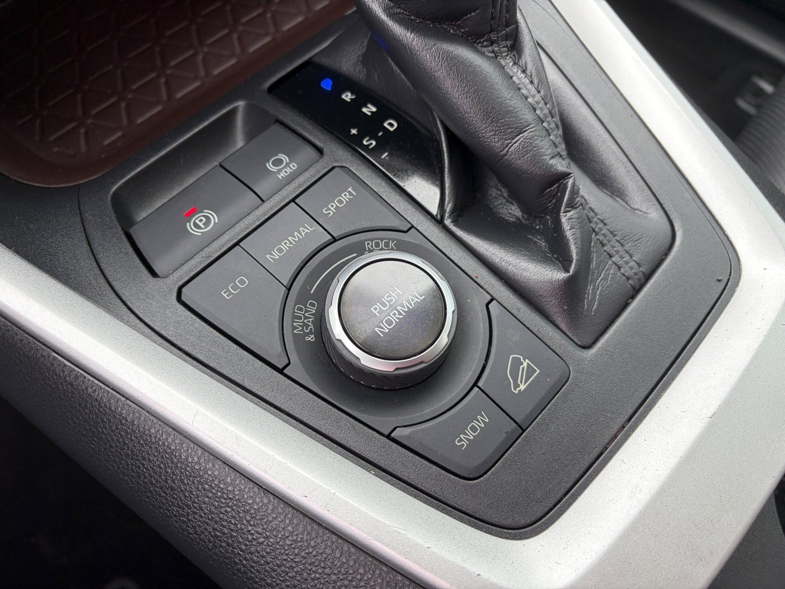 2020 Toyota RAV4 Limited - Photo 21