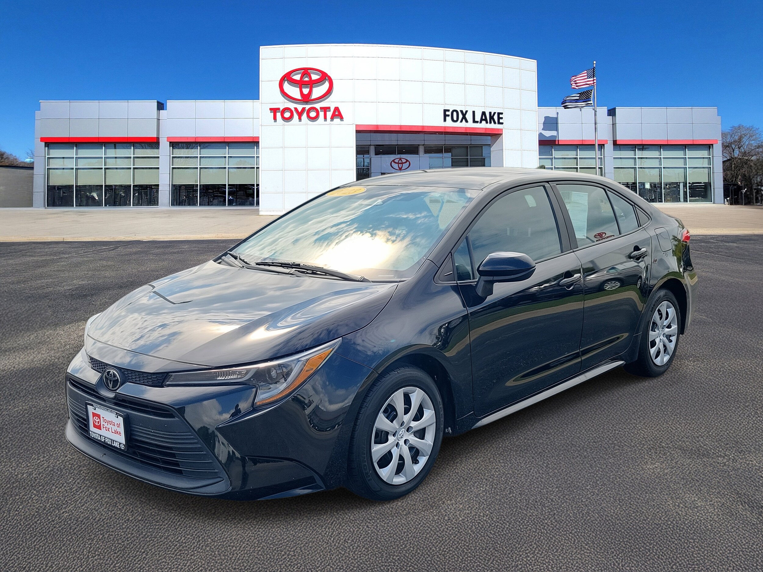 2023 Toyota Corolla LE photo 2