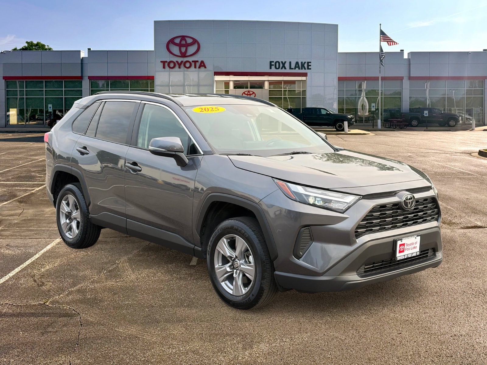 2025 Toyota RAV4 XLE - Photo 7