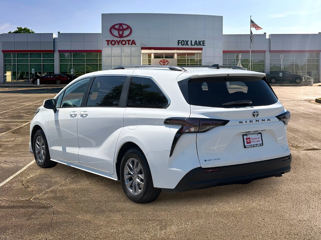 Used 2025 Toyota Sienna LE Mini-van, Passenger