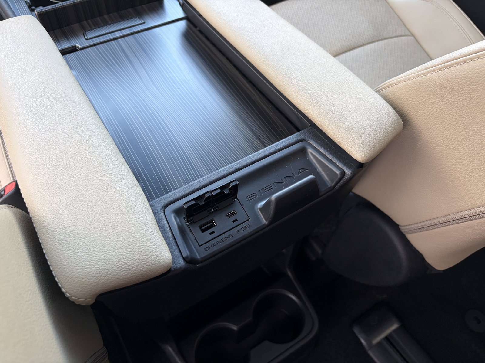 2023 Toyota Sienna Limited - Photo 32