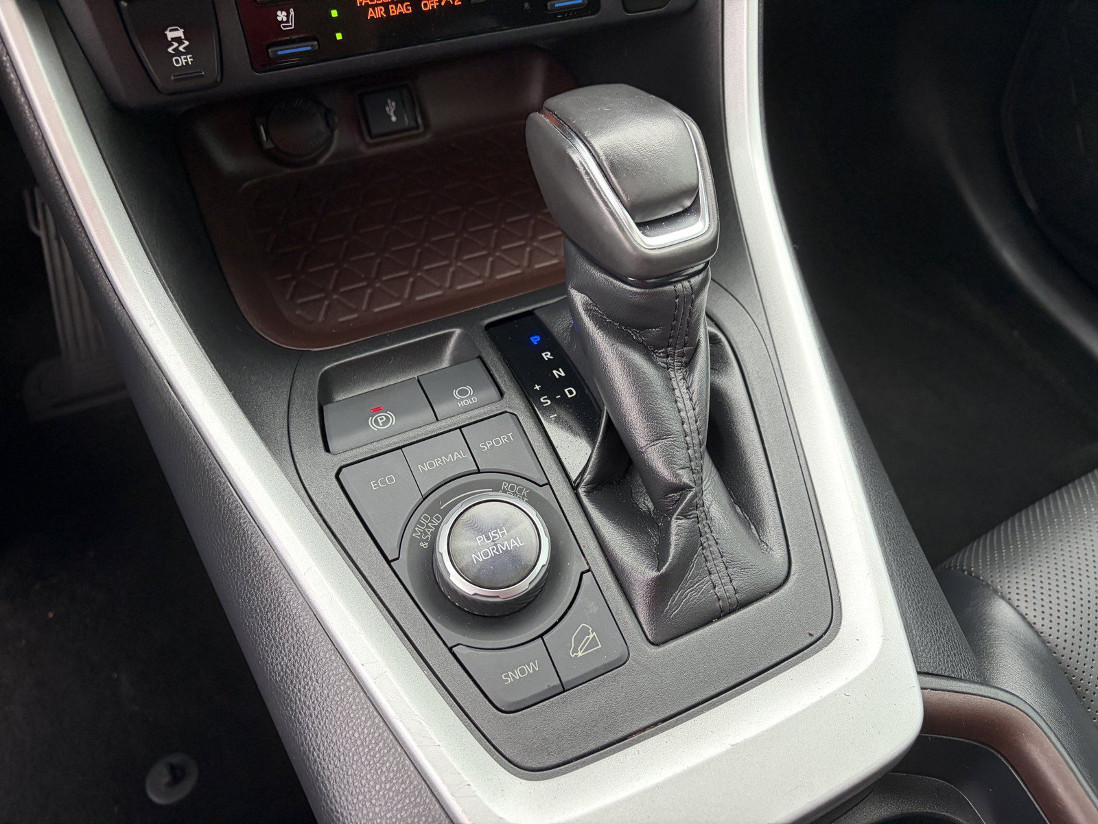 2020 Toyota RAV4 Limited - Photo 20