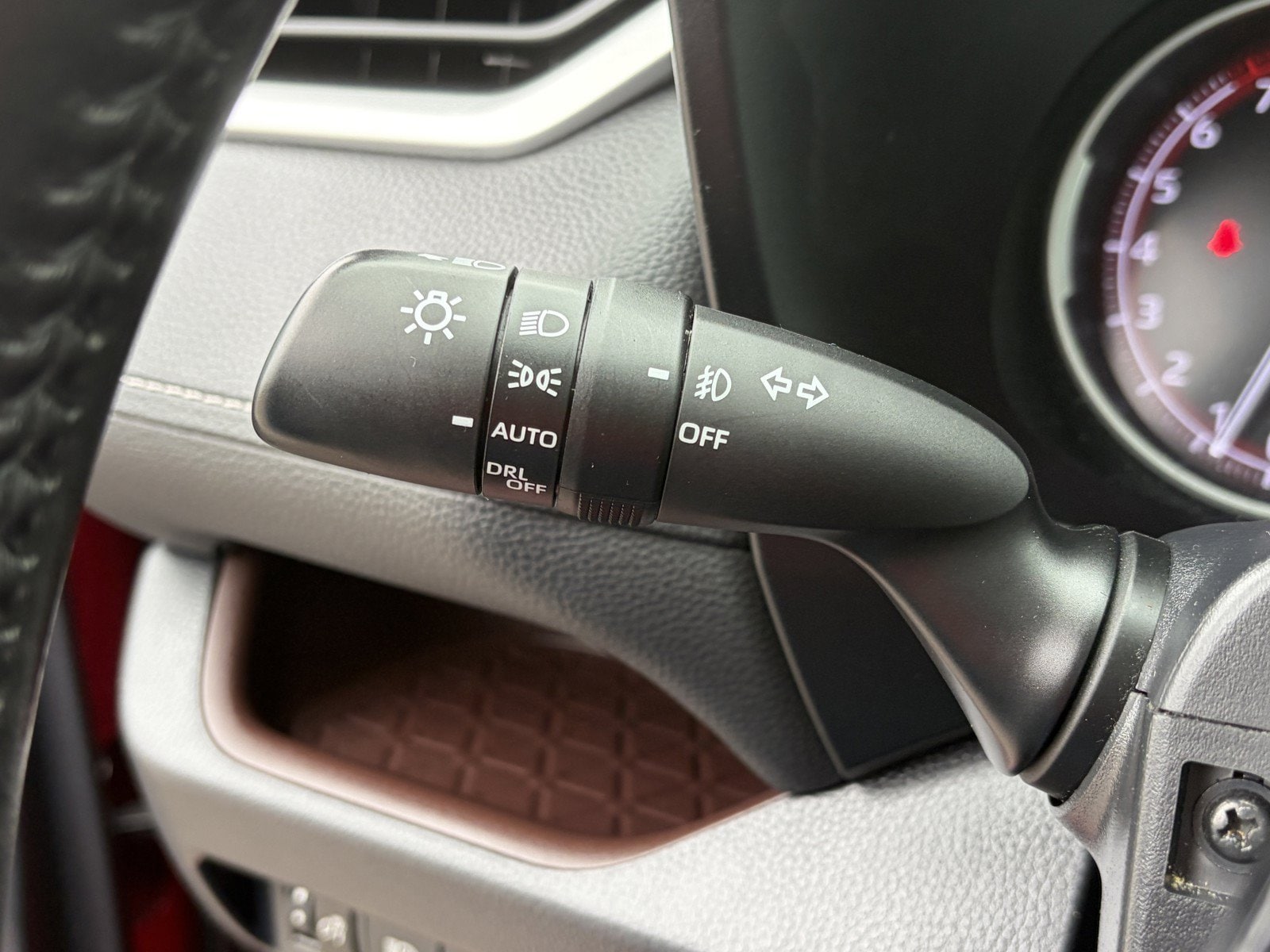 2020 Toyota RAV4 Limited - Photo 25