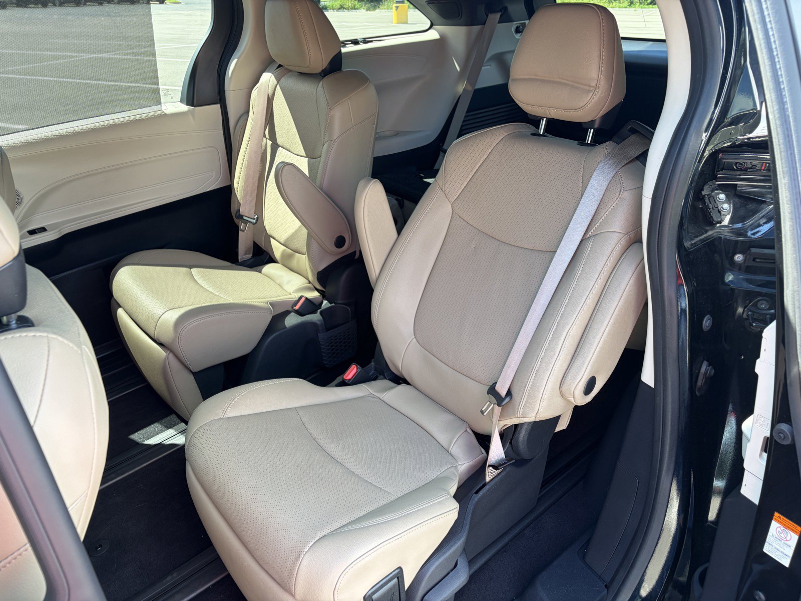 2023 Toyota Sienna Limited - Photo 9