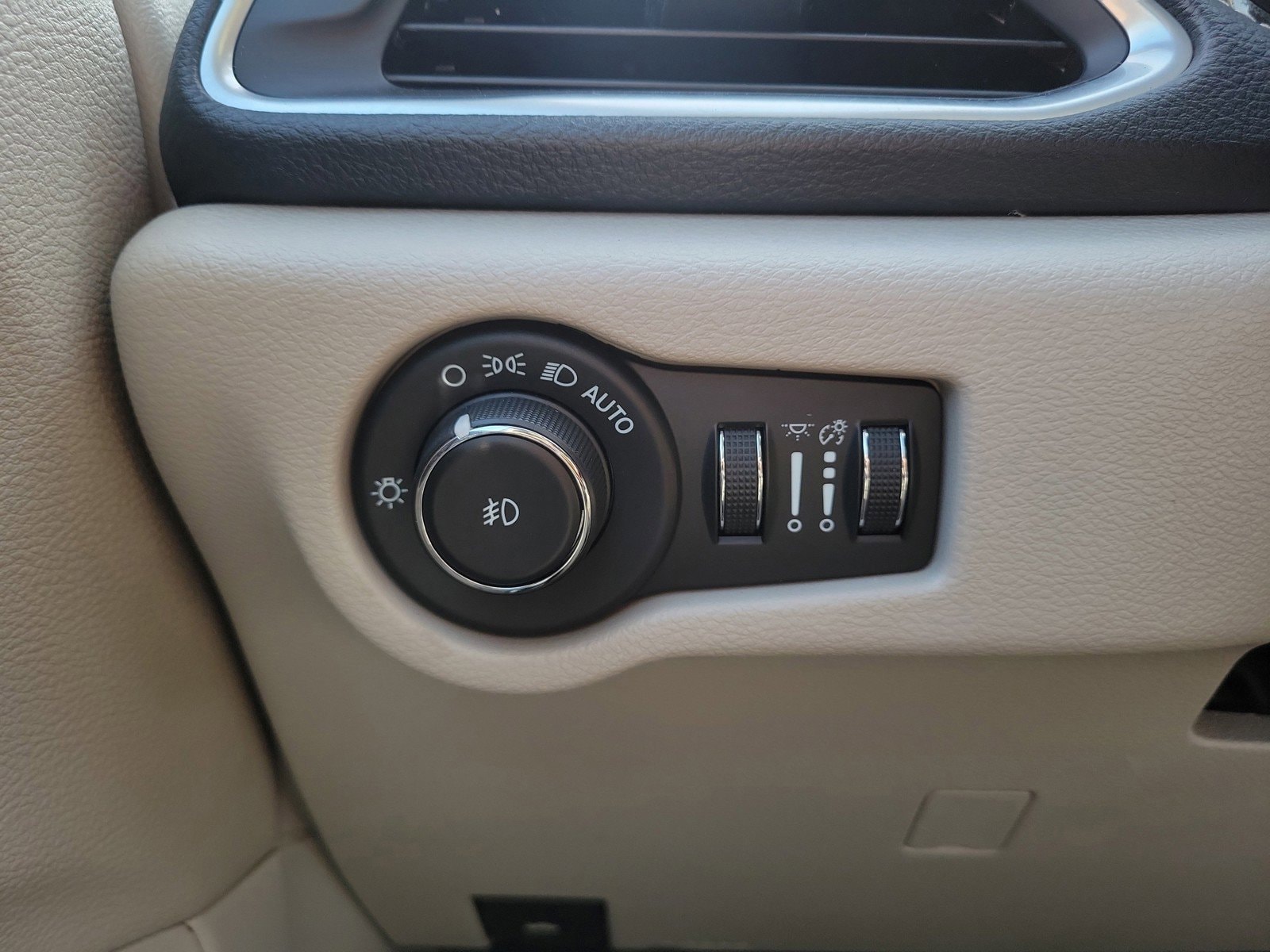 2021 Chrysler Pacifica Limited - Photo 24