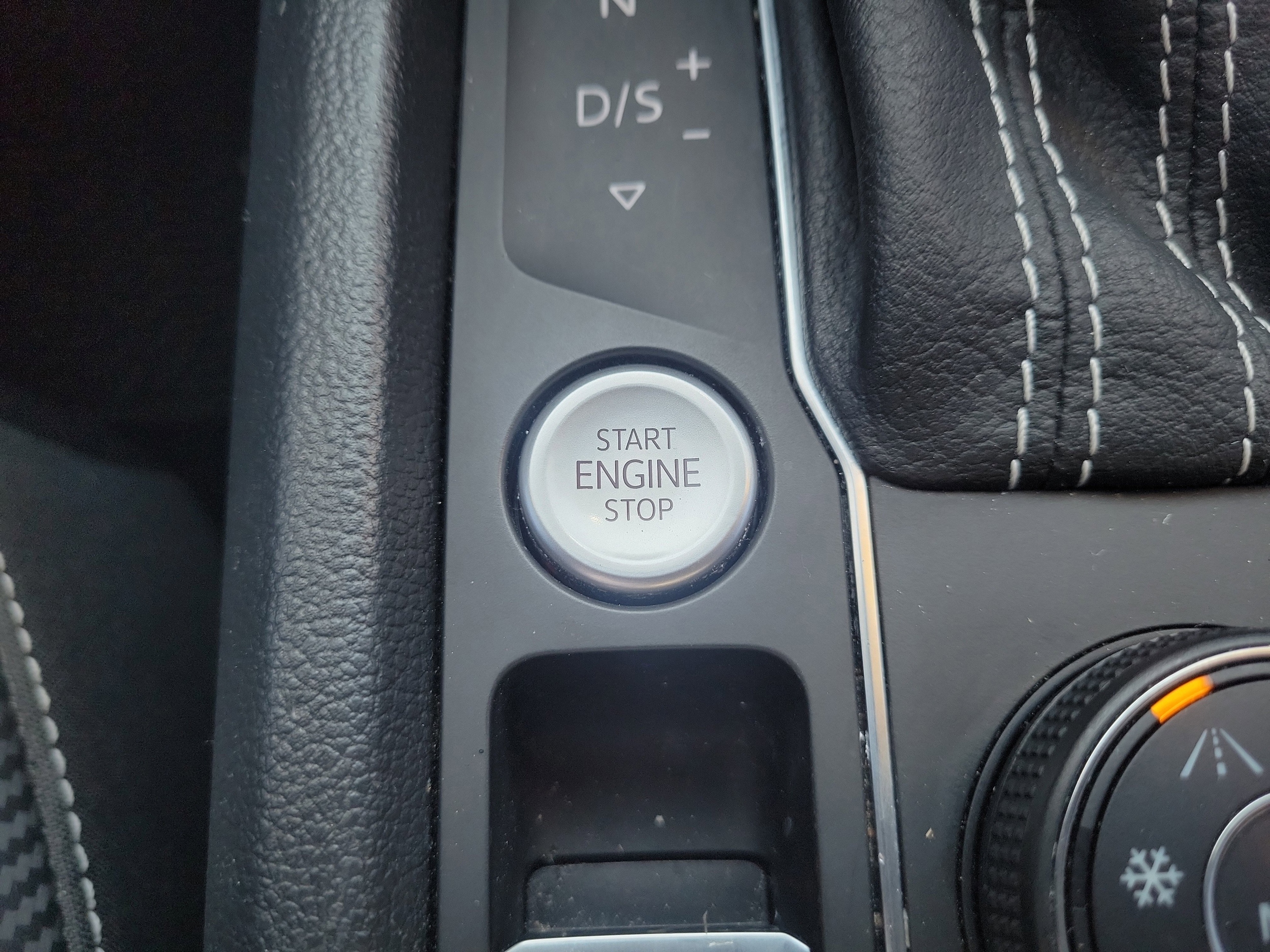 2023 Volkswagen Atlas Cross Sport SEL R-Line Black - Photo 27