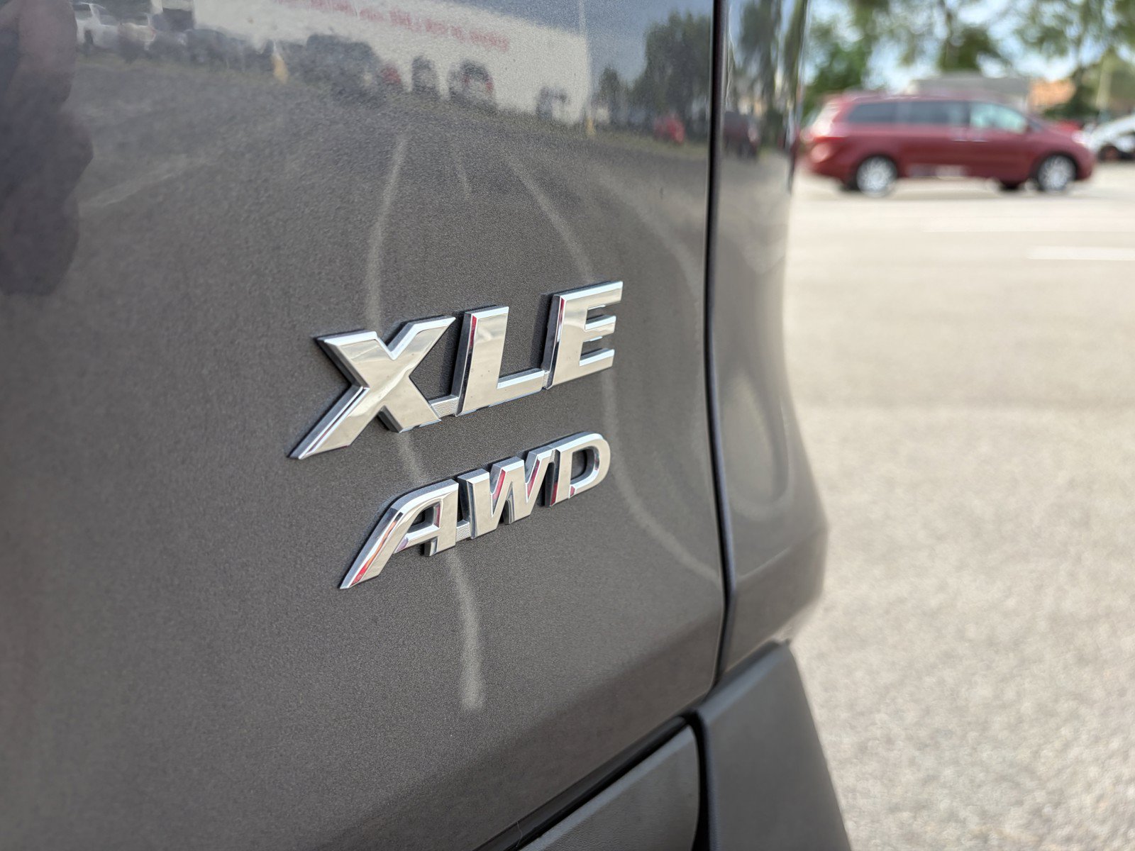 2025 Toyota RAV4 XLE - Photo 32