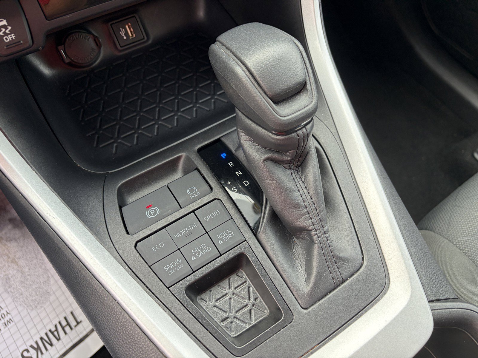 2025 Toyota RAV4 XLE - Photo 20
