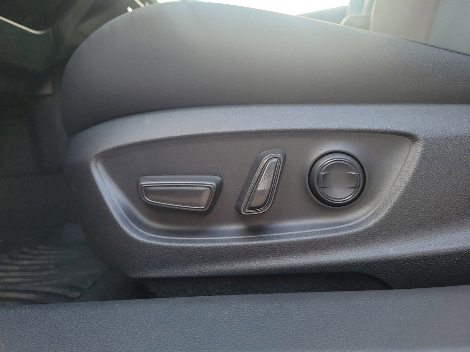 2026 Toyota Prius Plug-in Hybrid XSE Premium - Photo 17