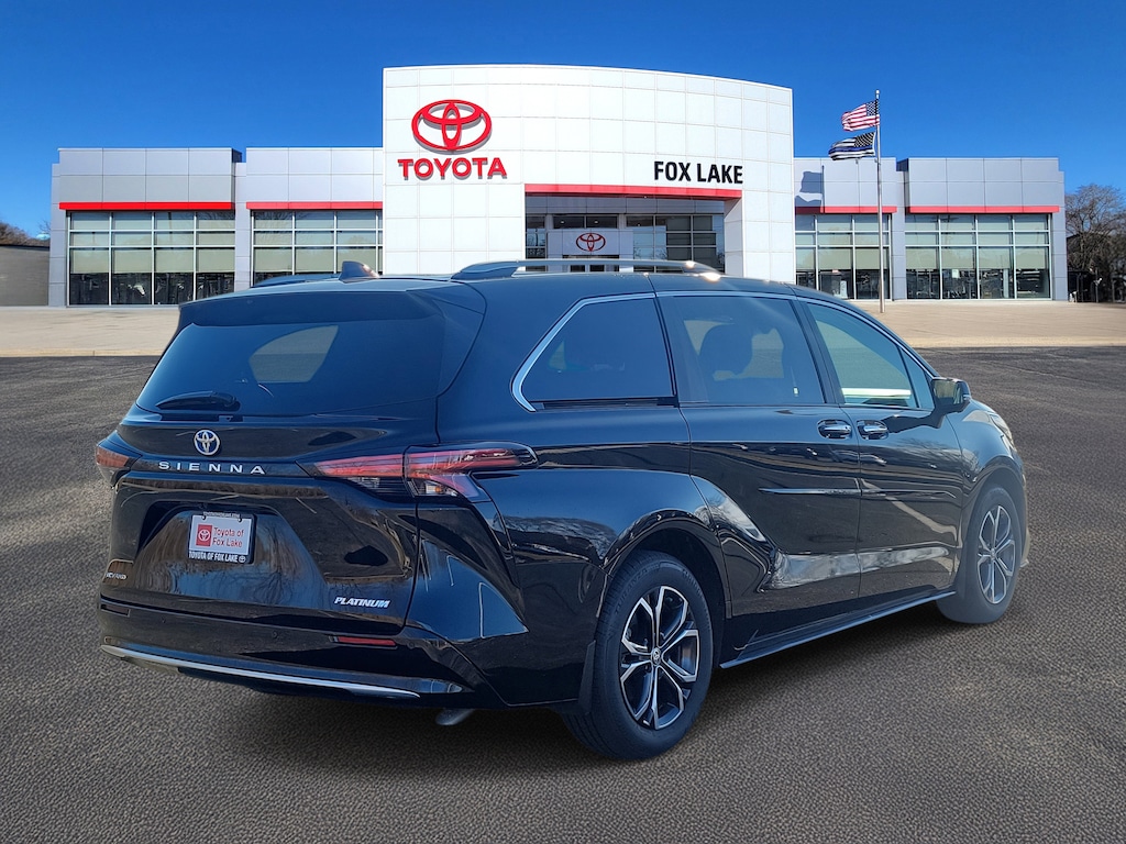 Used 2025 Toyota Sienna Platinum Mini-van, Passenger