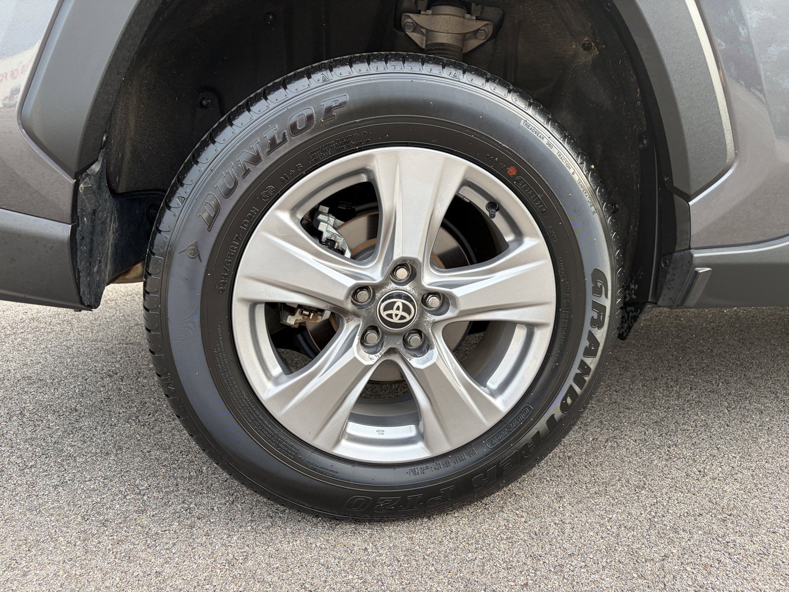 2025 Toyota RAV4 XLE - Photo 33