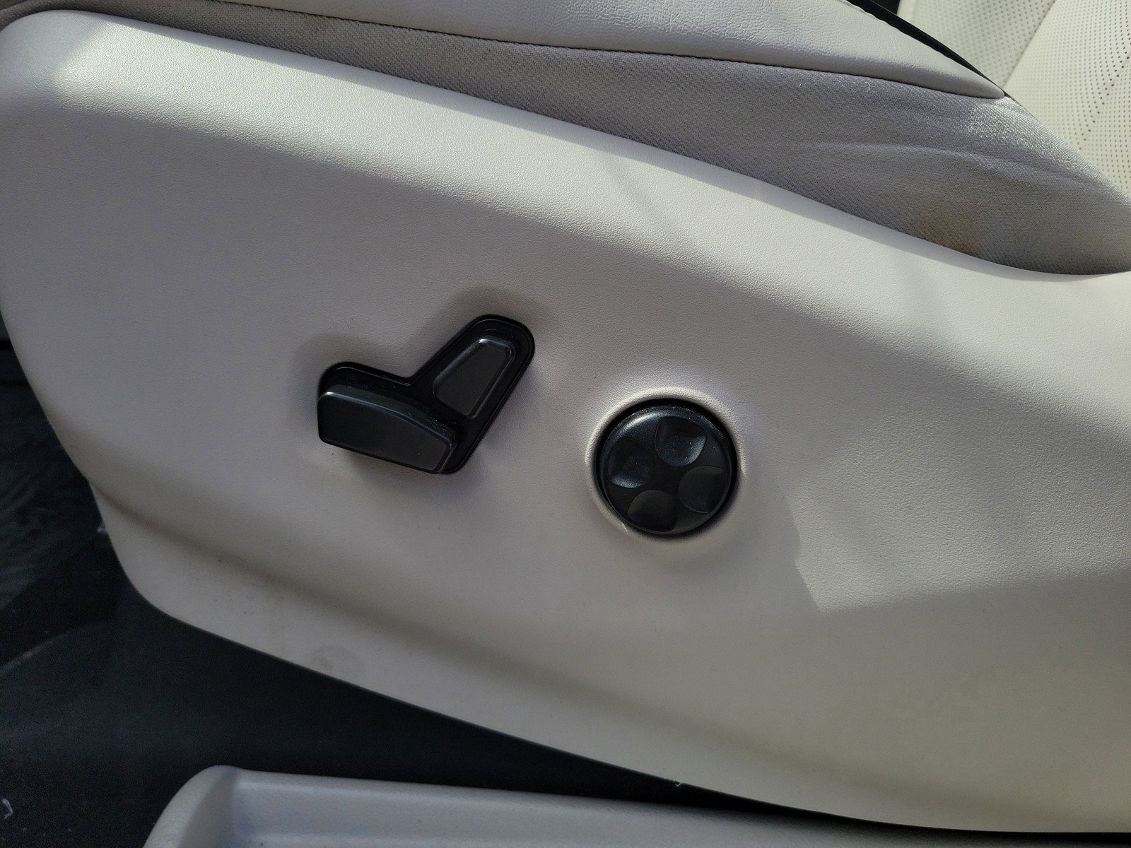 2021 Chrysler Pacifica Limited - Photo 21