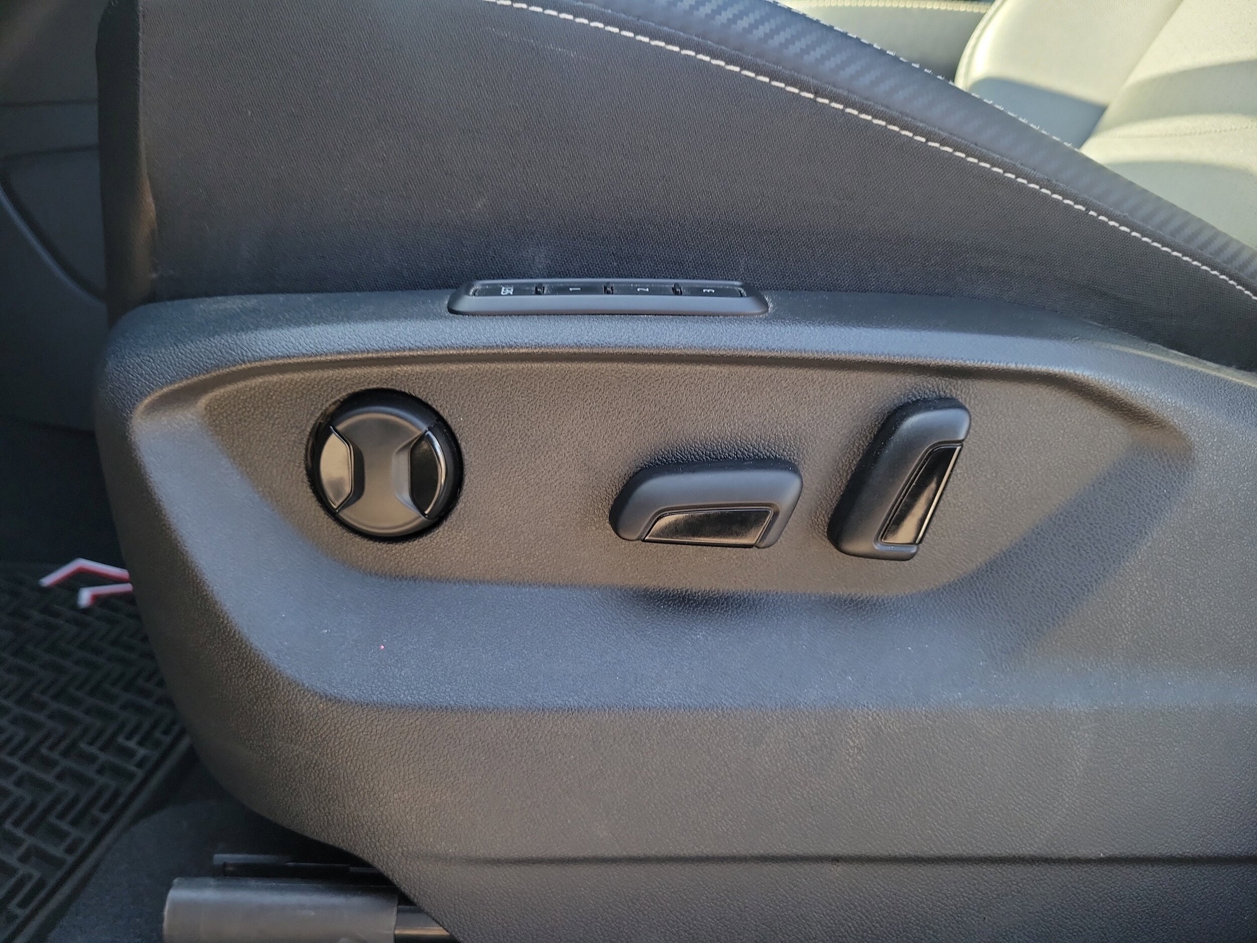 2023 Volkswagen Atlas Cross Sport SEL R-Line Black - Photo 19