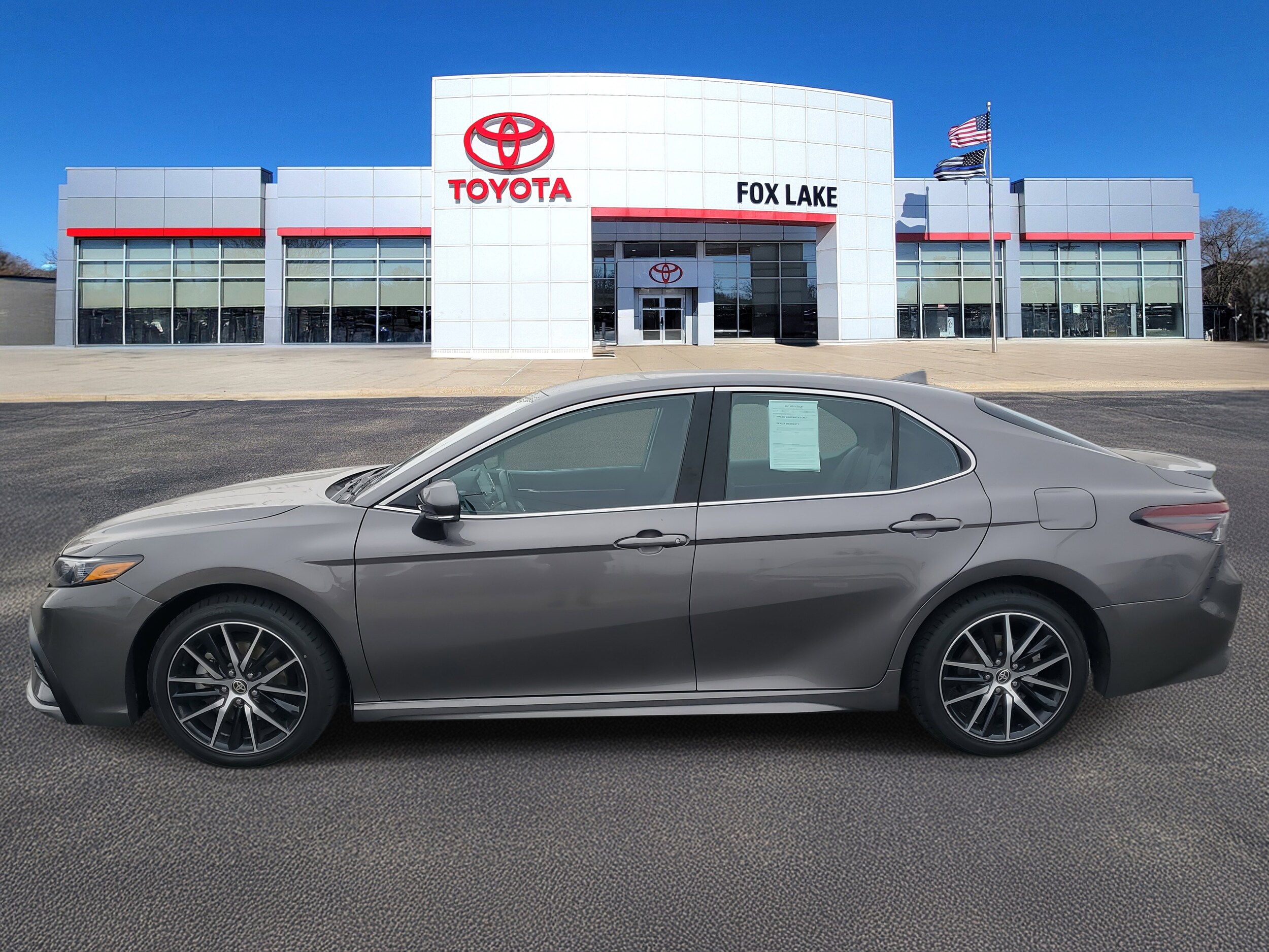 2023 Toyota Camry SE photo 3