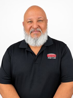 Staff member Enrique from ID_5ce1ff