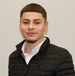 Staff member Luis Gomez from ID_6fc3f5f47e06
