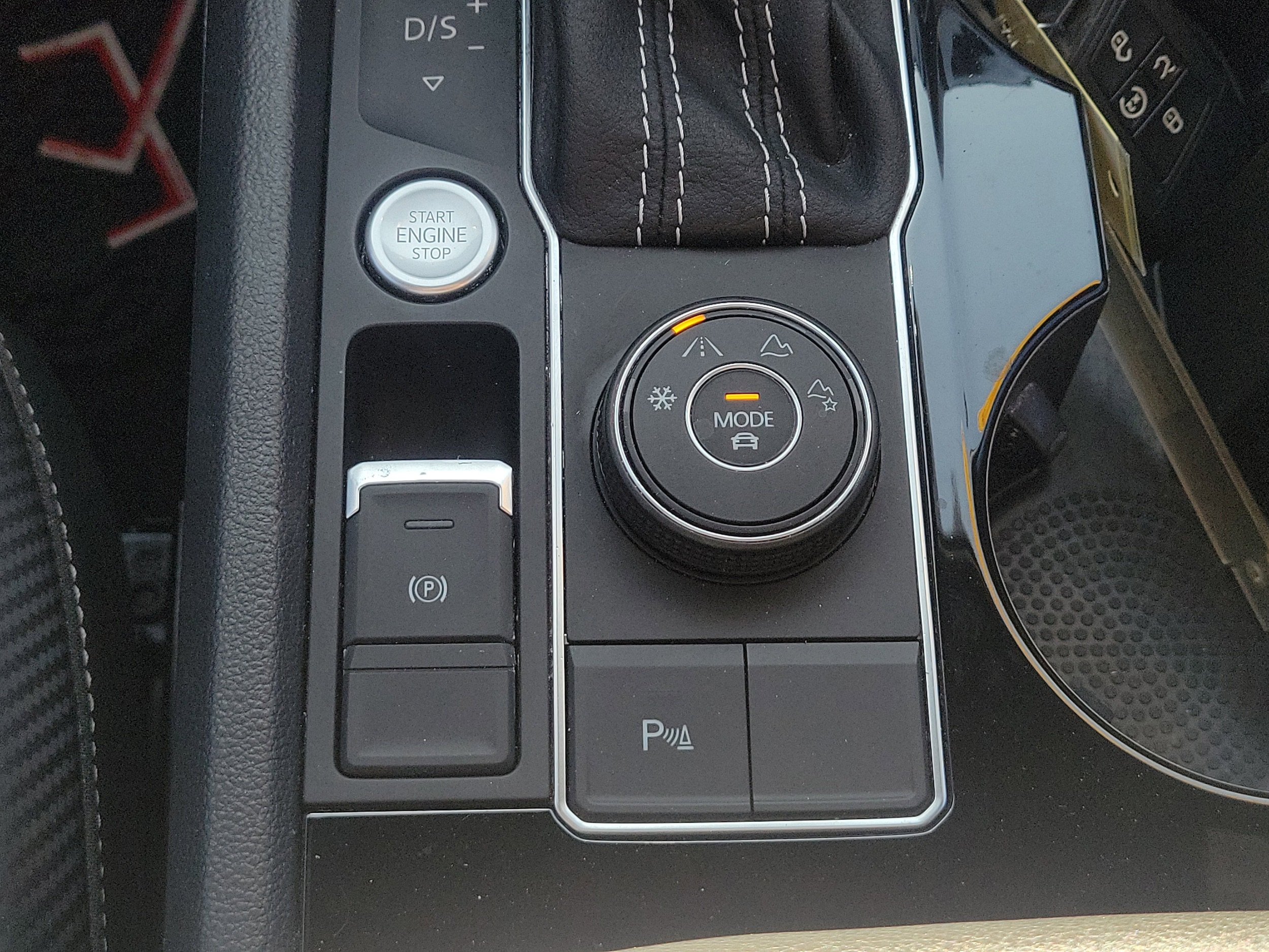 2023 Volkswagen Atlas Cross Sport SEL R-Line Black - Photo 34