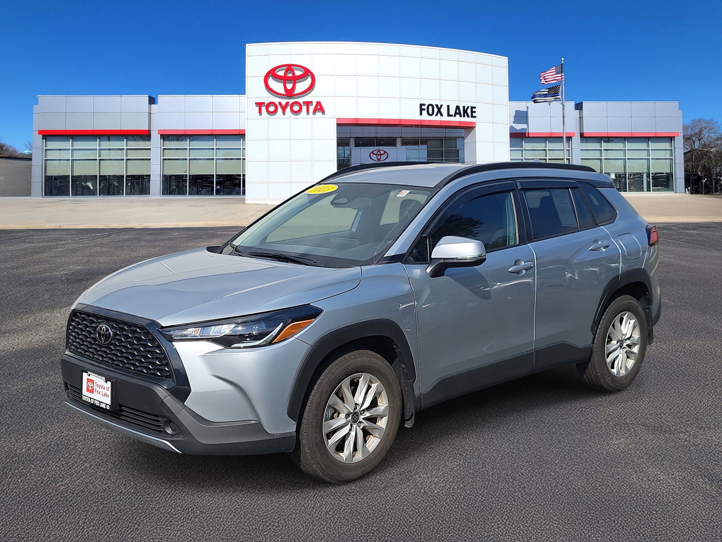 2023 Toyota Corolla Cross LE photo 2