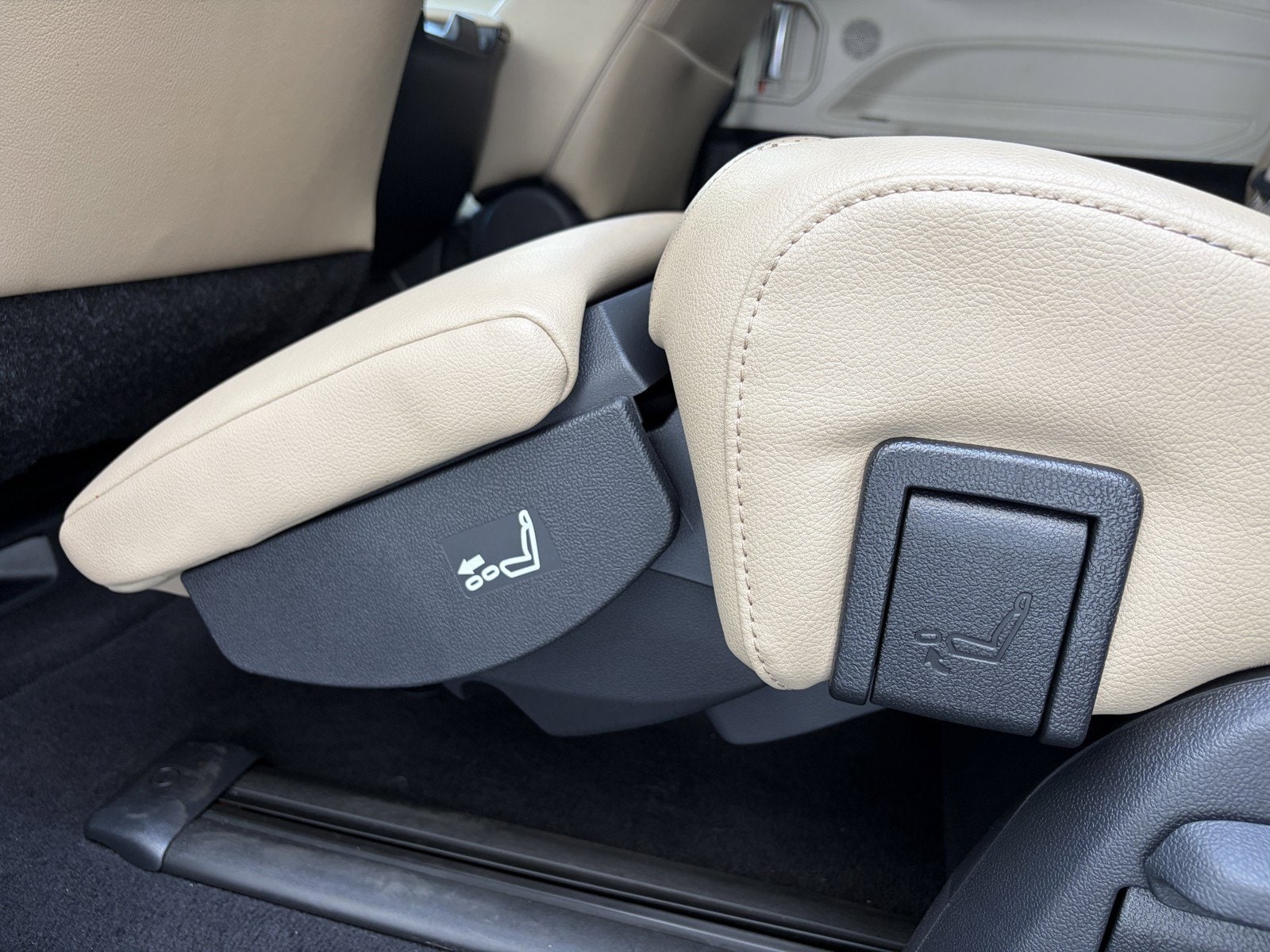 2023 Toyota Sienna Limited - Photo 33
