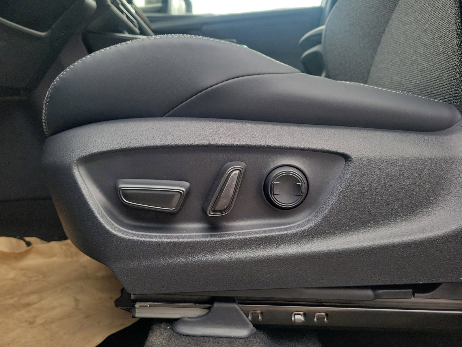2026 Toyota bZ XLE - Photo 19